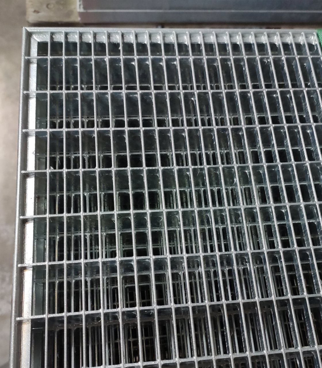 Gitterrost 500x1000mm MW30/10 TS30/2 feuerverzinkt Pressrost