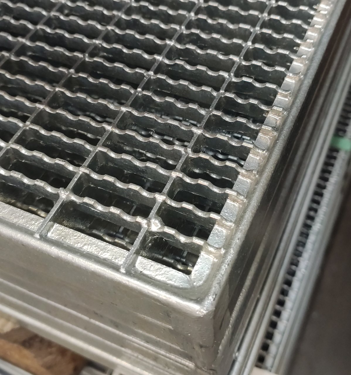 Gitterrost MW30/10 TS30/2 rutschhemmend R11 feuerverzinkt 1200 x 1000 mm